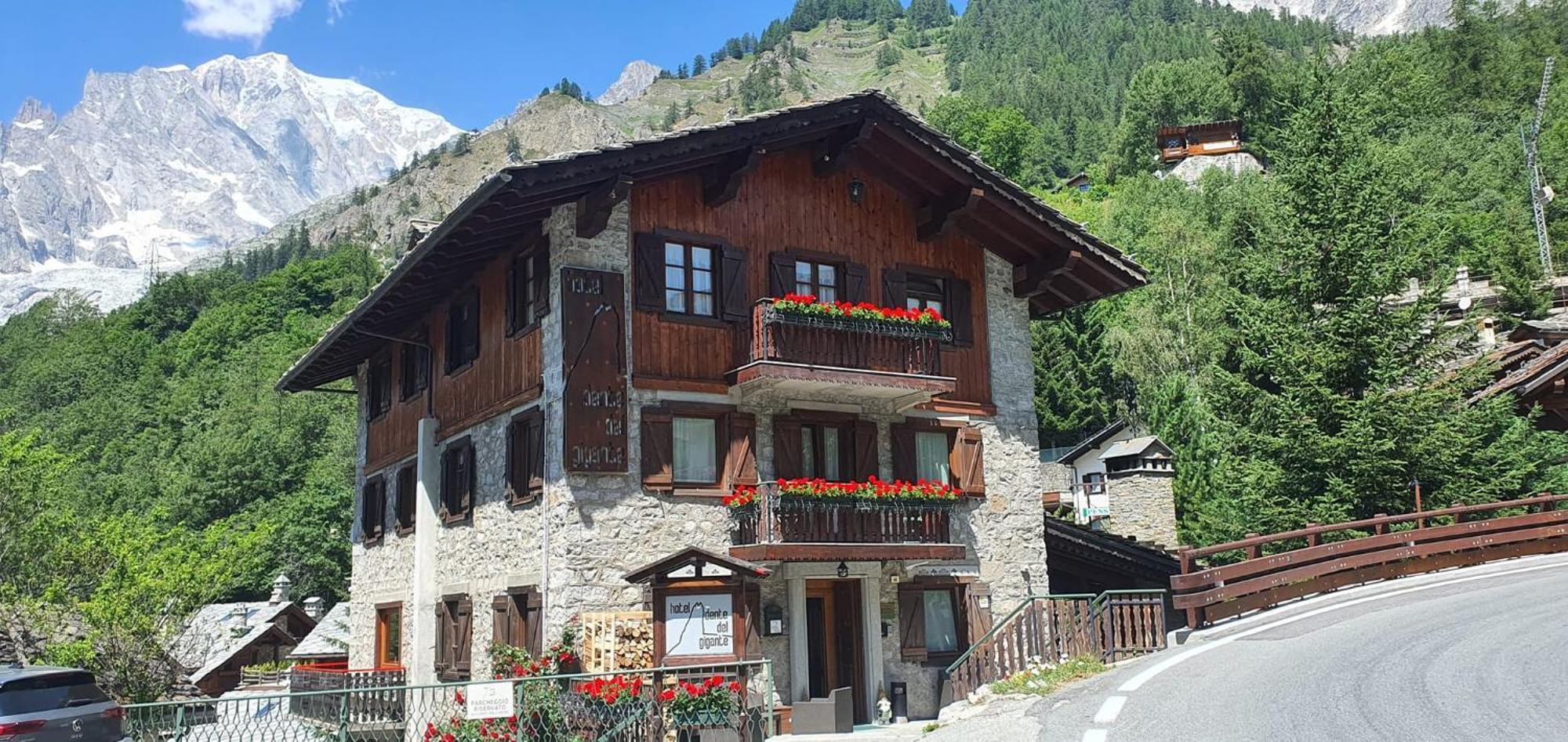 Hotel Dente Del Gigante กูร์มาเยอร์ ภายนอก รูปภาพ