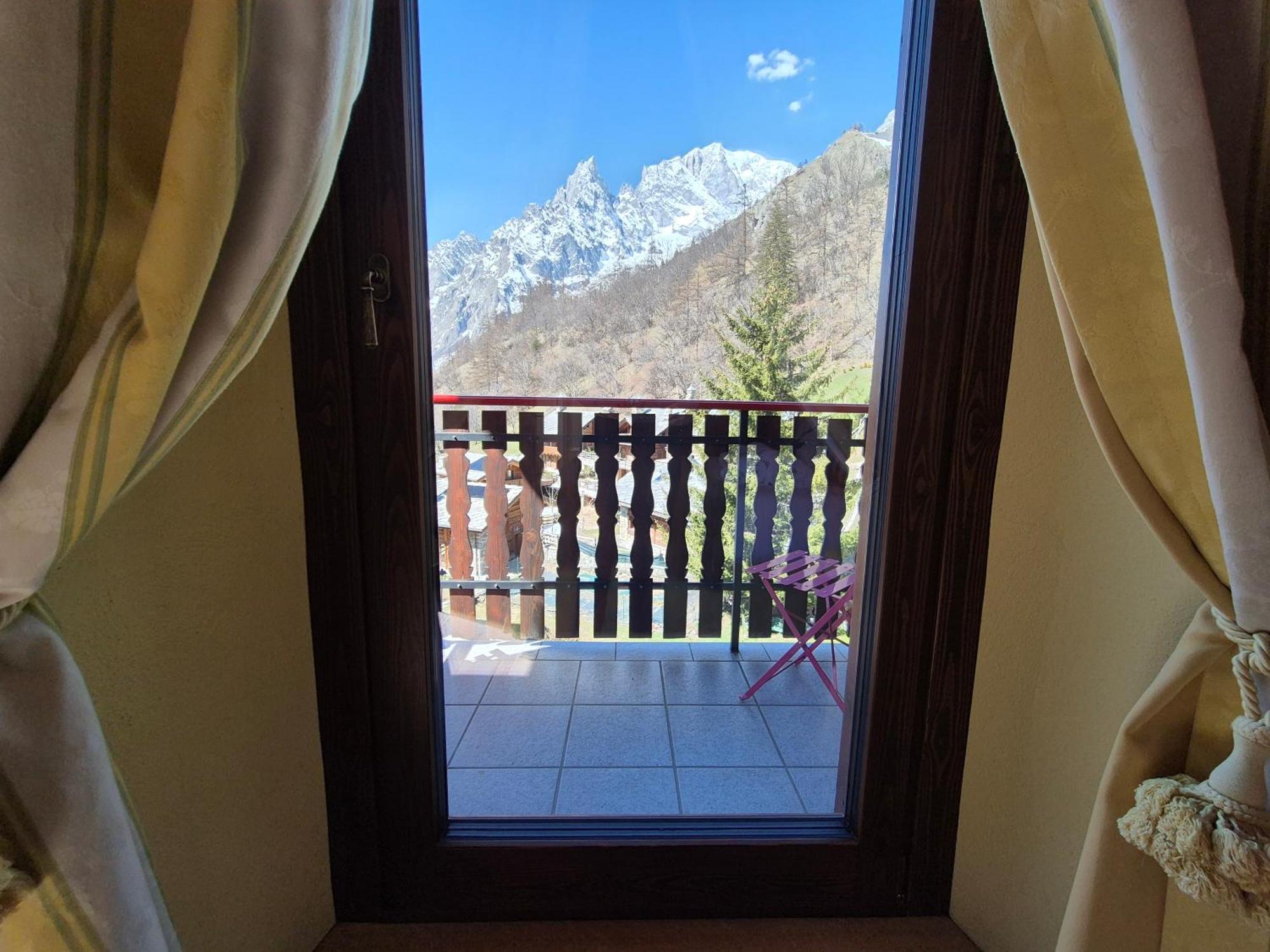 Hotel Dente Del Gigante กูร์มาเยอร์ ภายนอก รูปภาพ