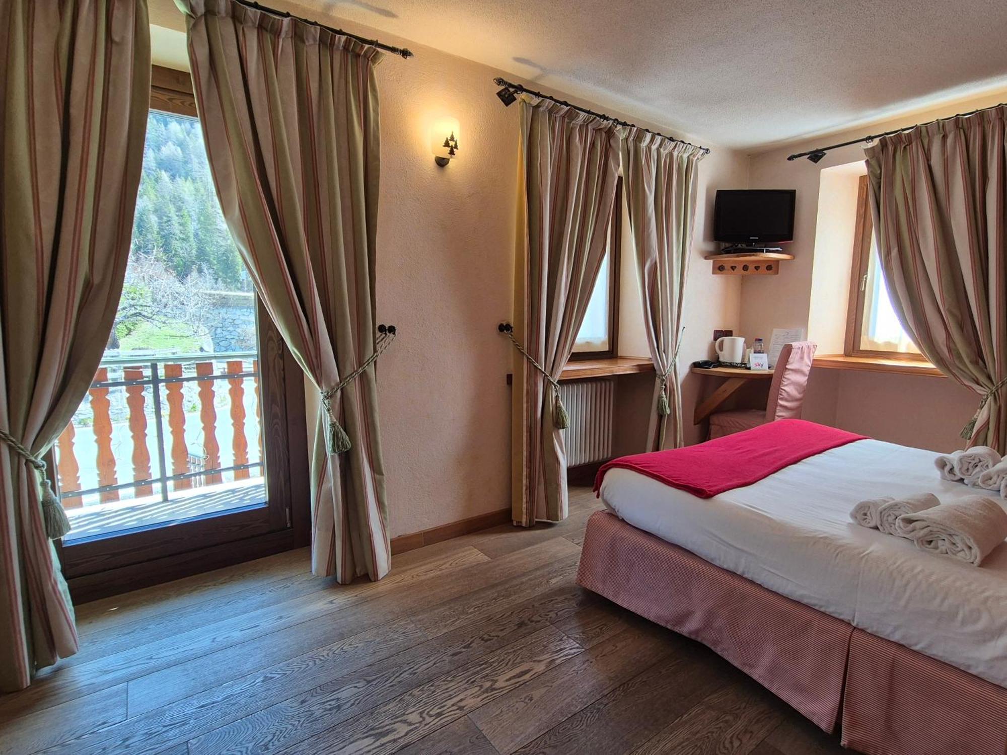 Hotel Dente Del Gigante กูร์มาเยอร์ ภายนอก รูปภาพ