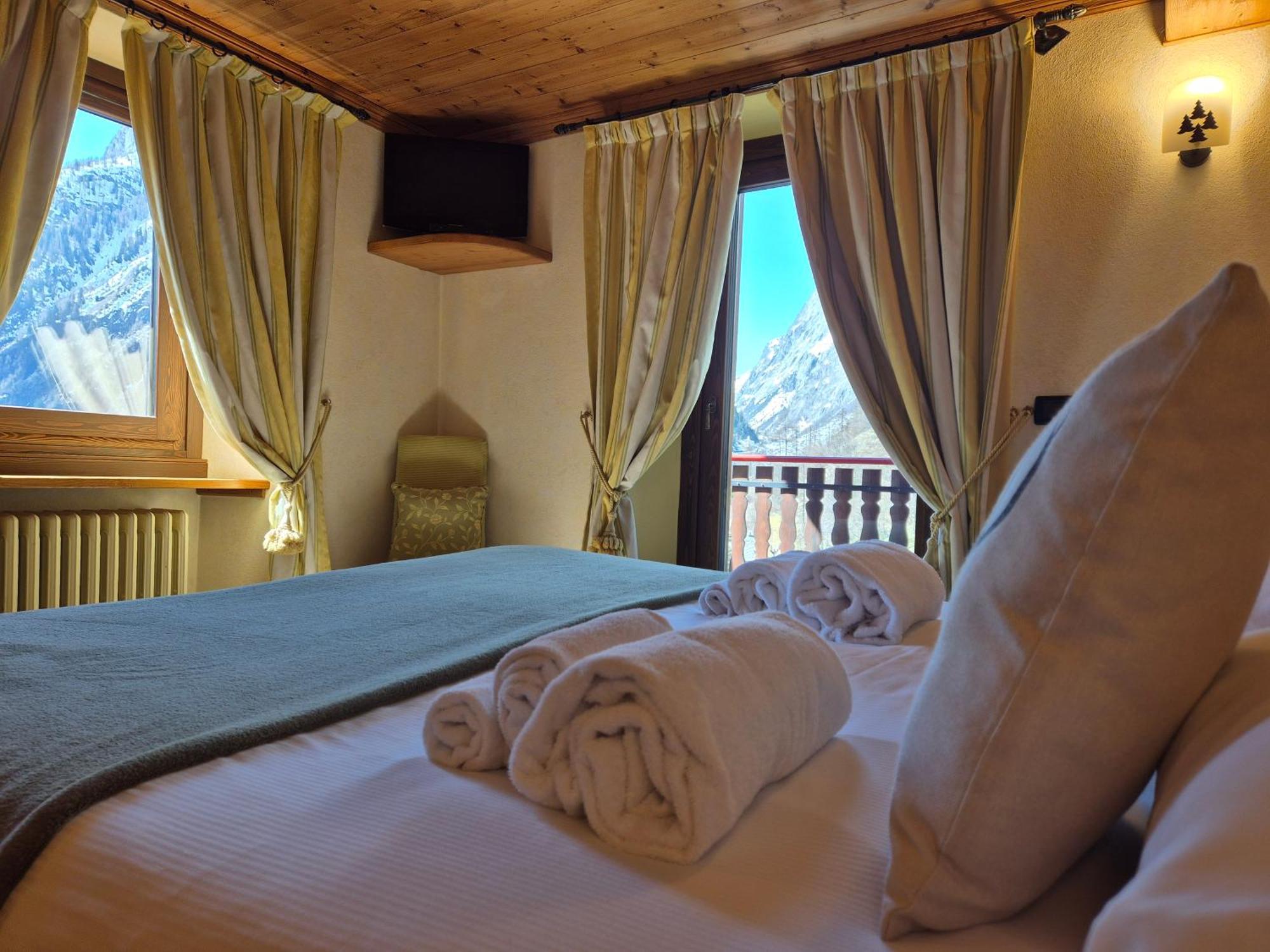 Hotel Dente Del Gigante กูร์มาเยอร์ ภายนอก รูปภาพ
